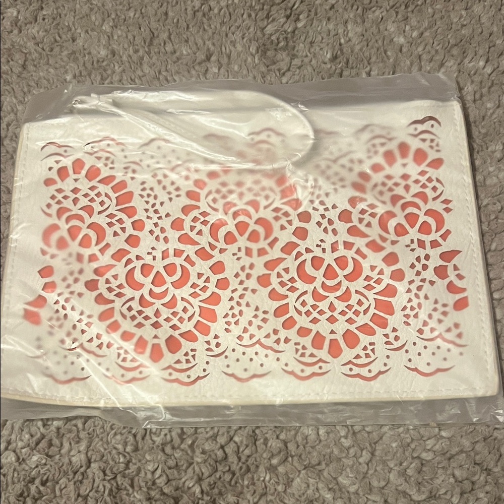 Simone Perele White Textured Pochette Clutch
